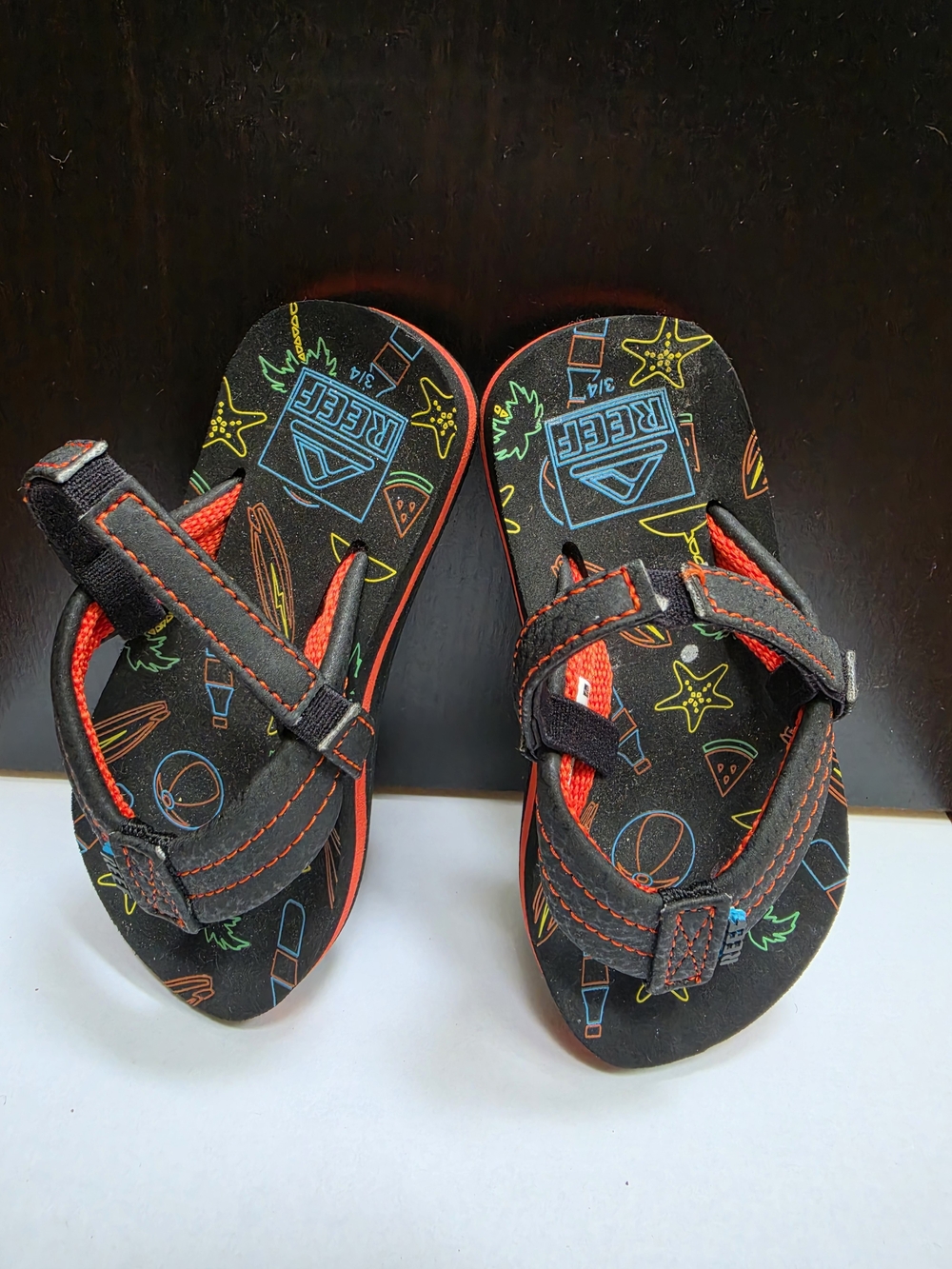 Toddler 3 / 4 Reef Kids Black Sandals with Red Trim and Multicolor Print